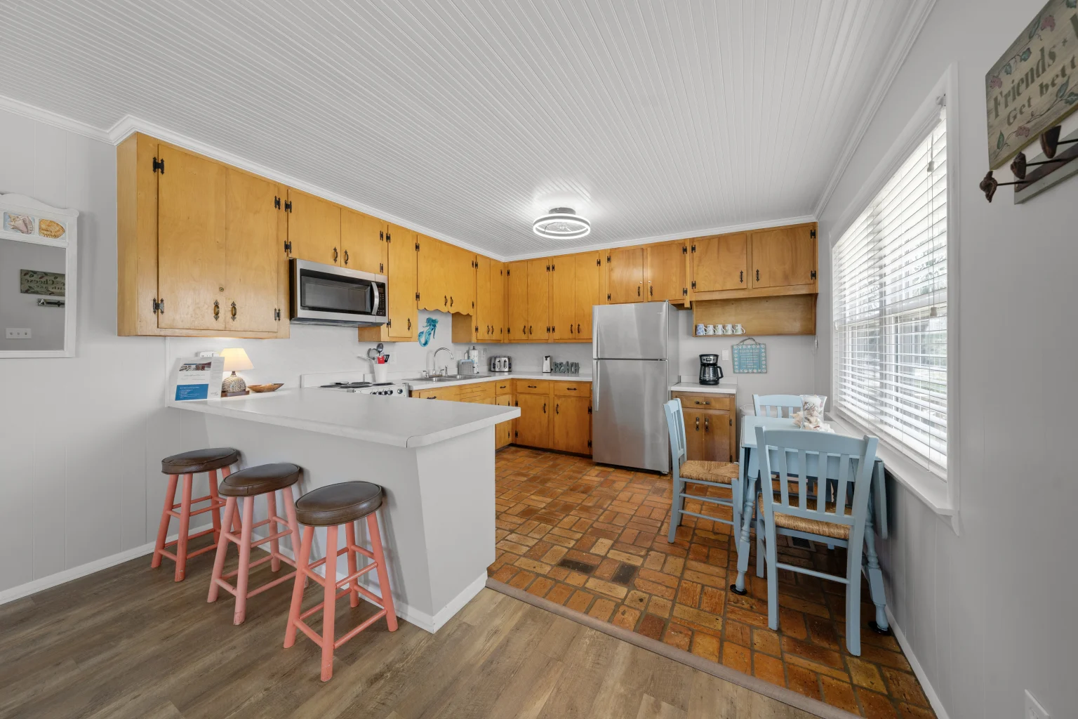 Kitchen peninsula with bar stools, Beach Cottage