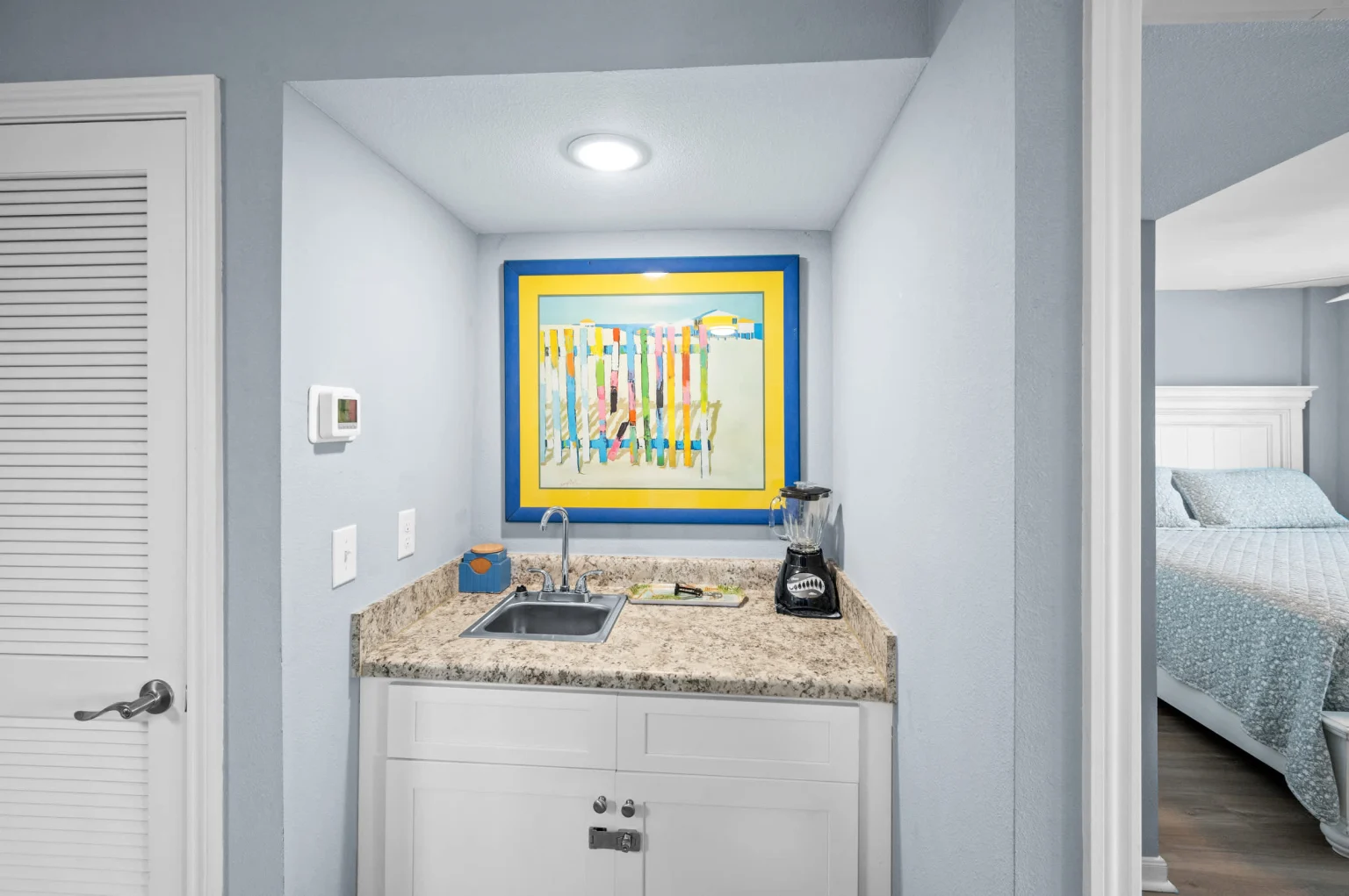Wet bar with a small sink, Emerald Dreams
