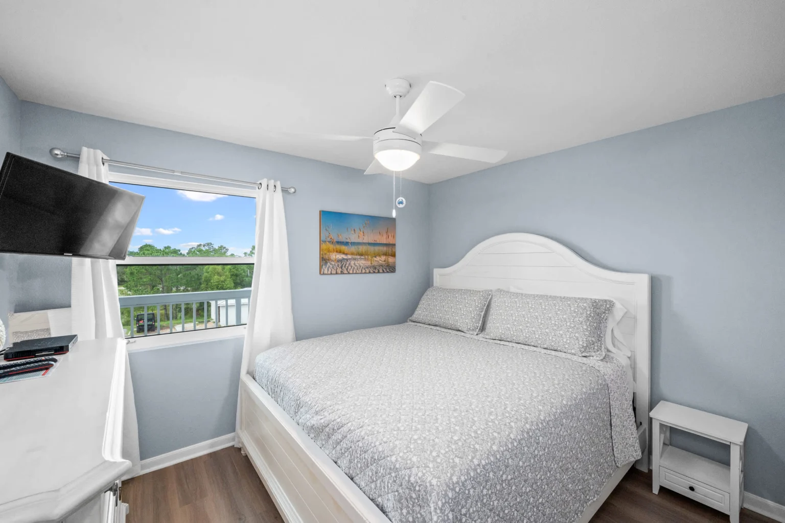 Second king bedroom with a window over the resort, Emerald Dreams