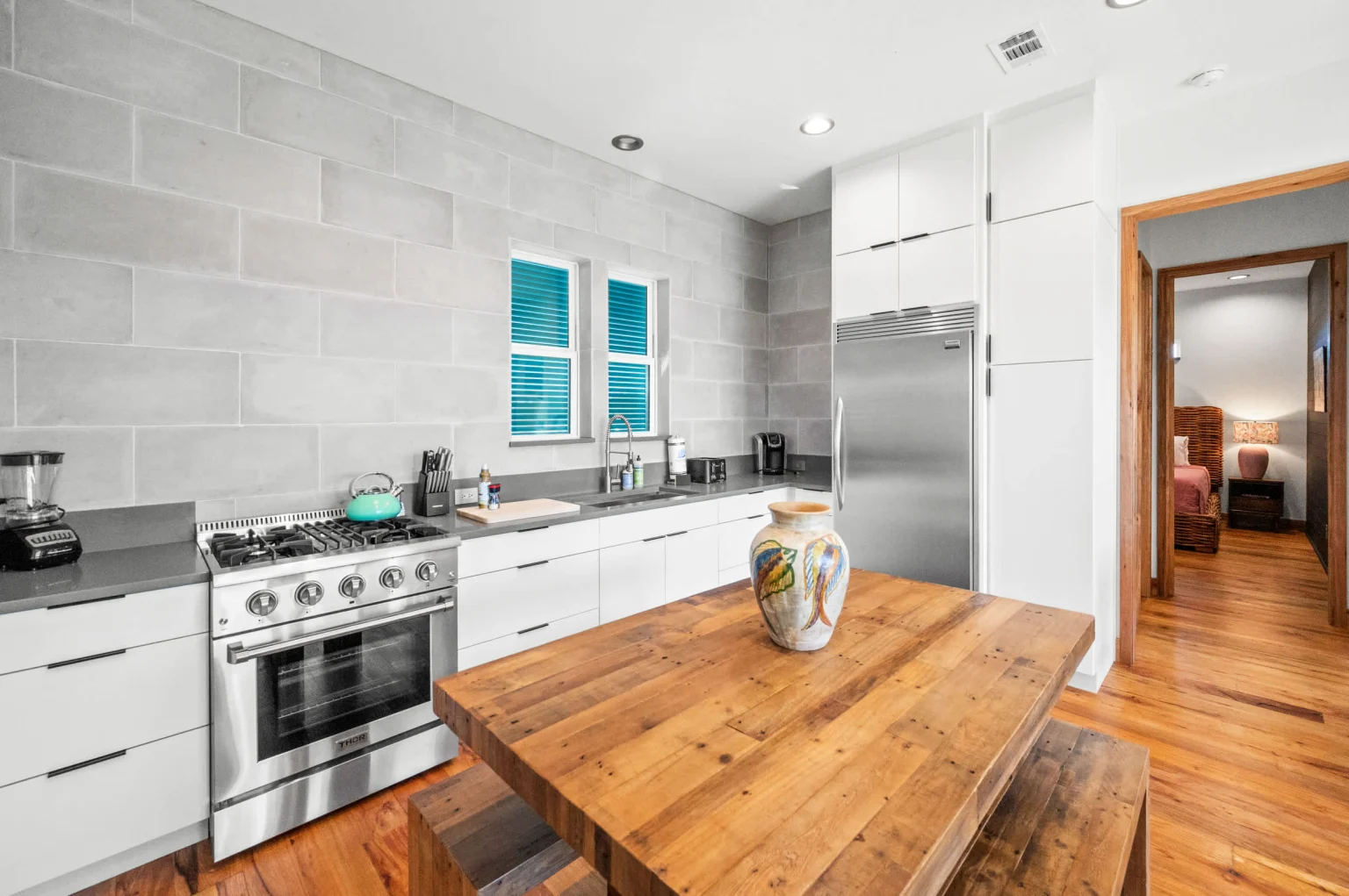 Kitchen with gas range and dining table, Gulf Pearl