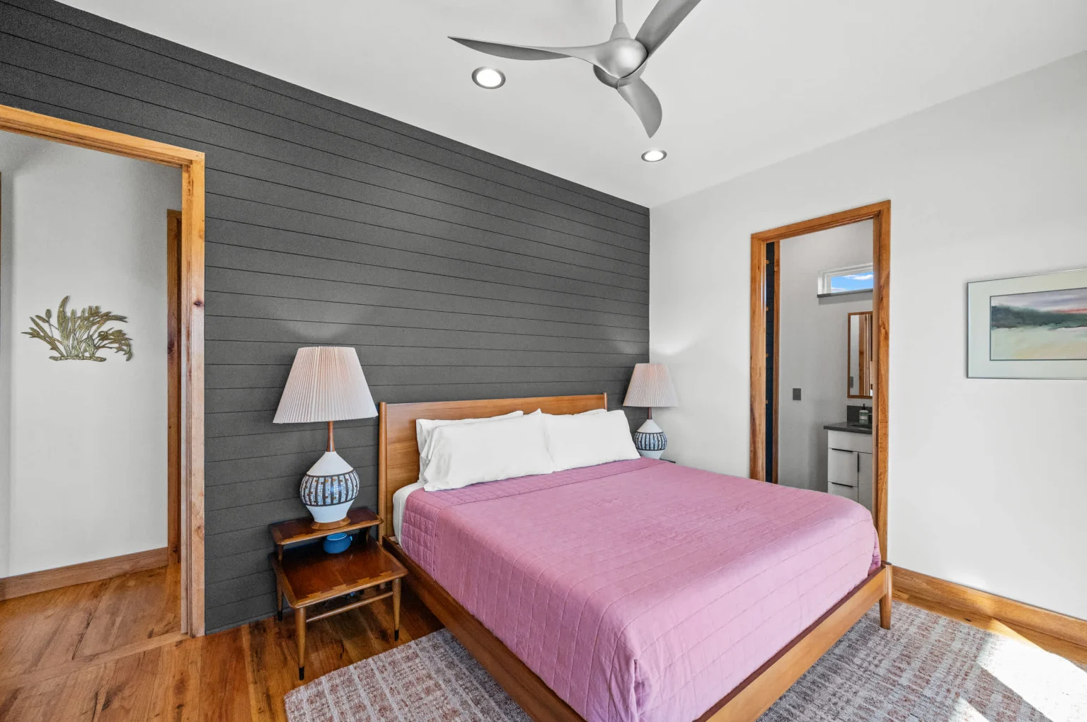 Queen bedroom with dark plank wall, Gulf Pearl