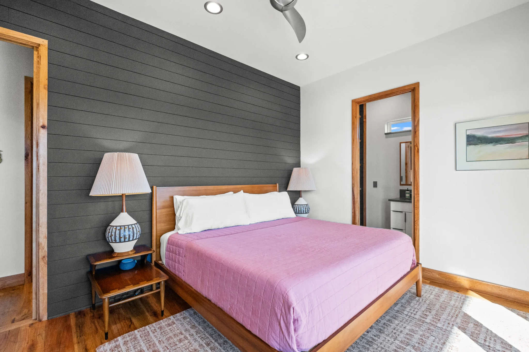 Queen bedroom with private bath beyond, Gulf Pearl
