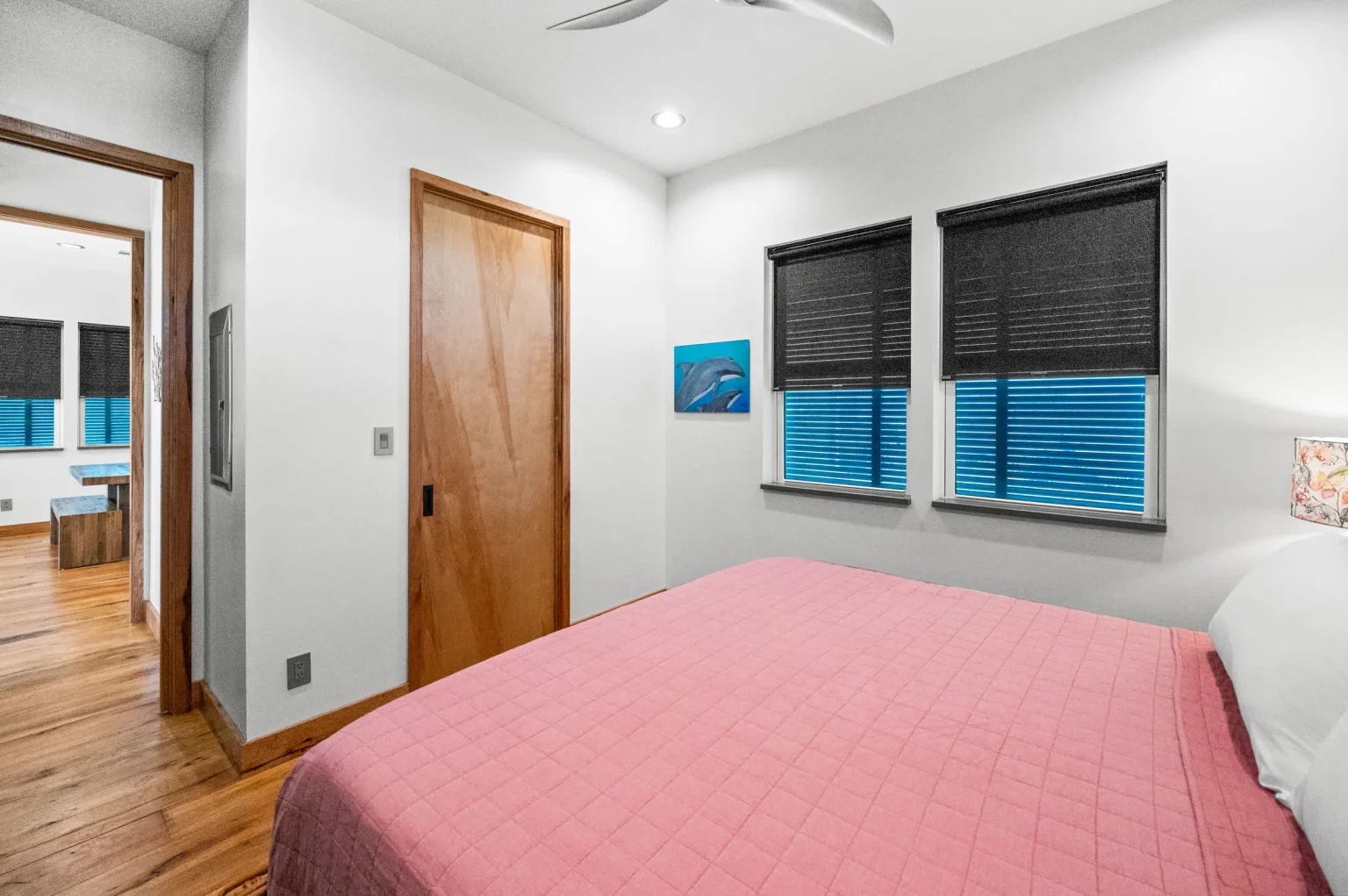 Queen bedroom with door to the hall, Gulf Pearl
