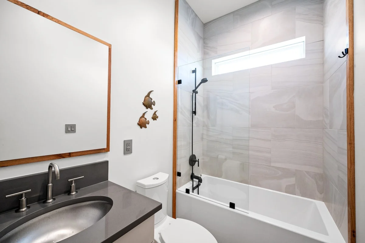 Bathroom with tub and shower, Gulf Pearl