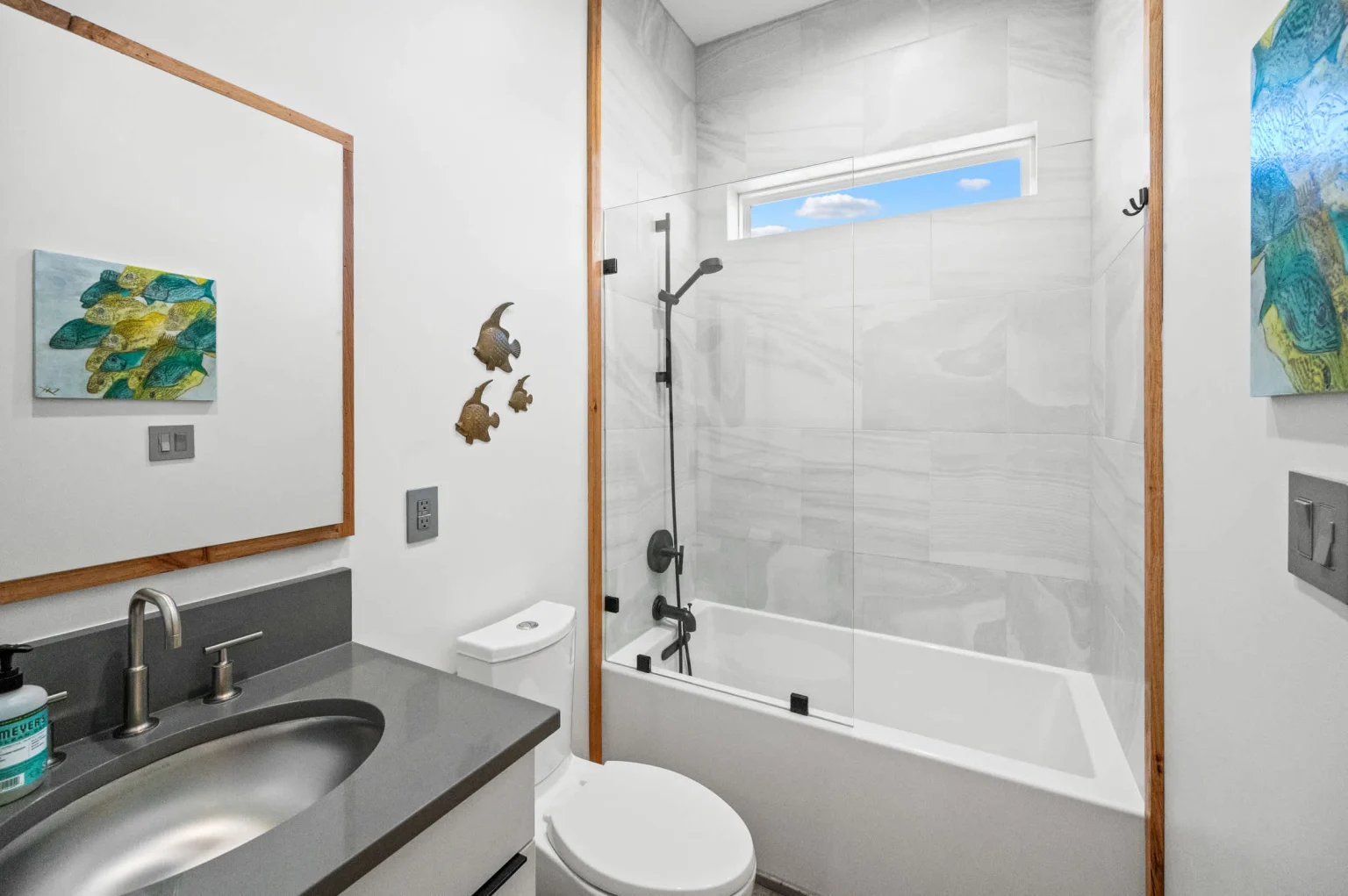 Bathroom with tub and shower, Gulf Pearl