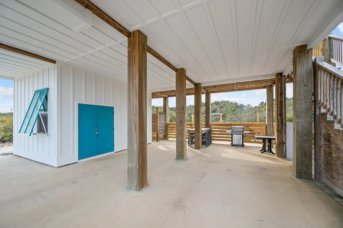 Covered patio under the house, Gulf Pearl