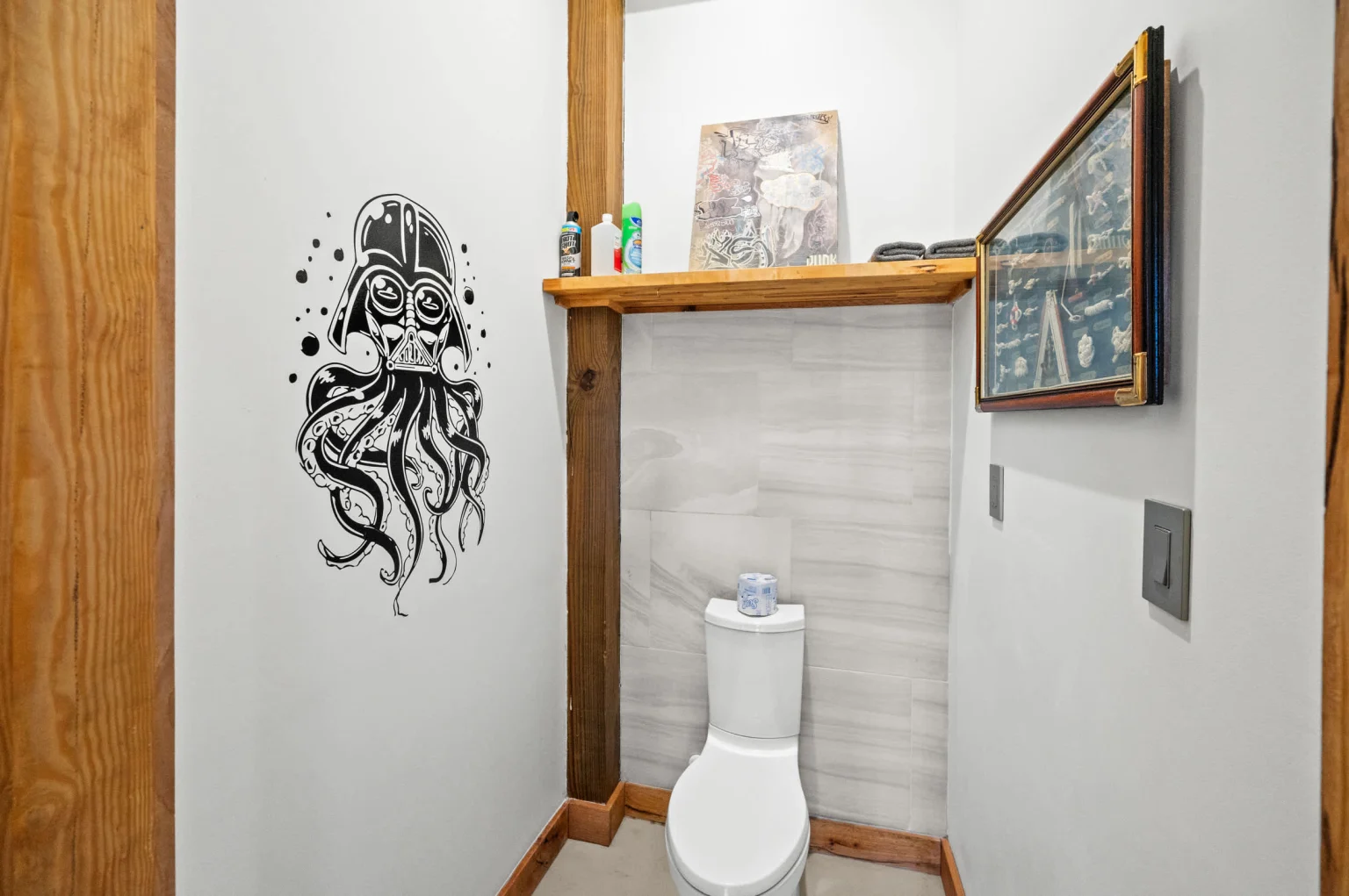 Ground-floor half bath, Gulf Pearl