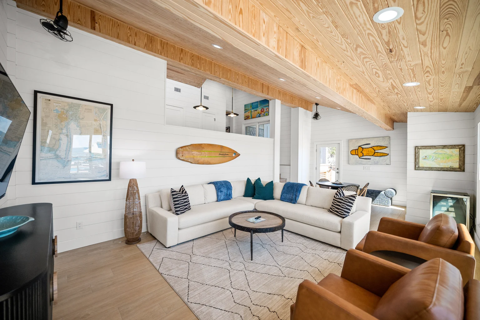 Living room with sectional and leather armchairs, Love Shack