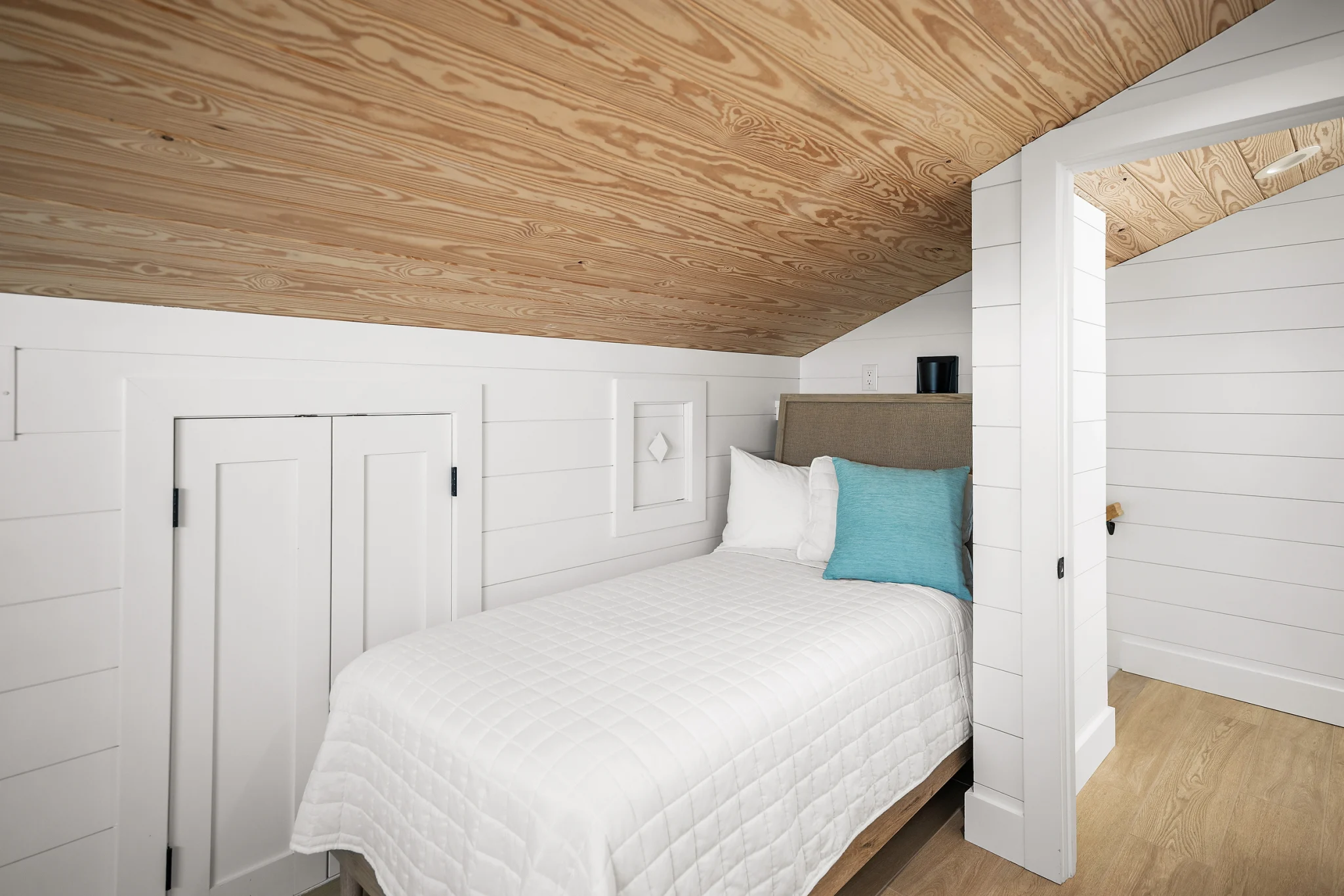 Twin bedroom with sloped ceiling, Love Shack
