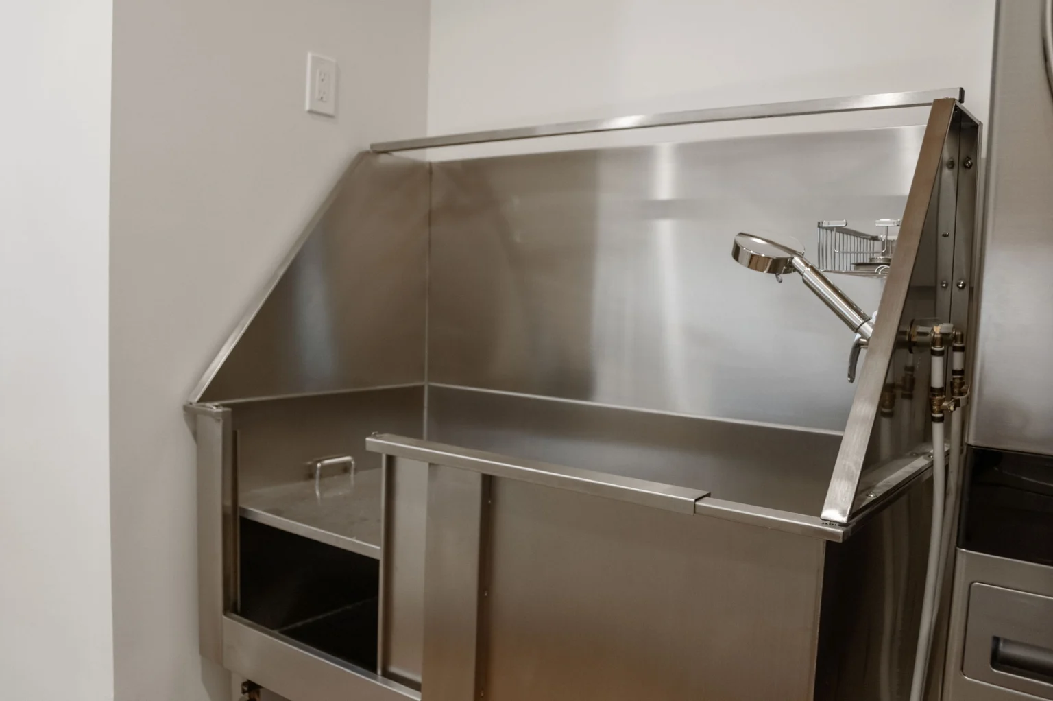 Dog wash station in the laundry room, Modern Overlook