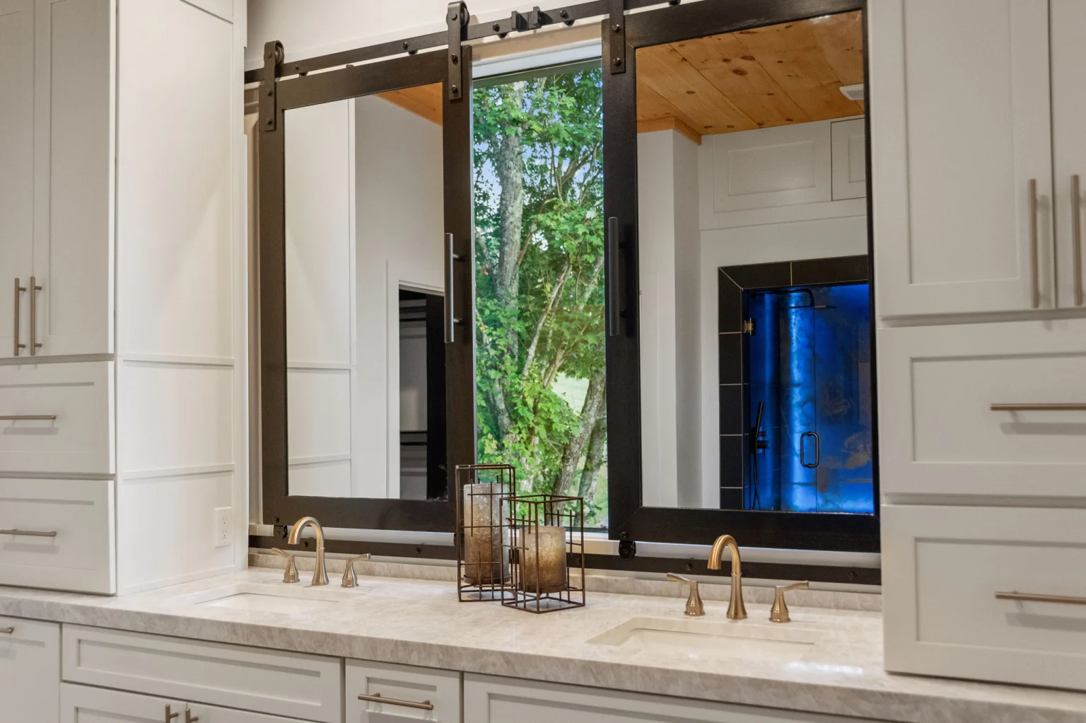 Primary bathroom double vanity, Modern Overlook