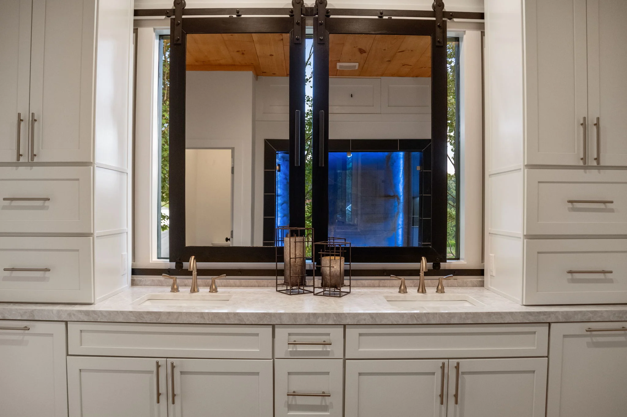 Primary bathroom double vanity, Modern Overlook