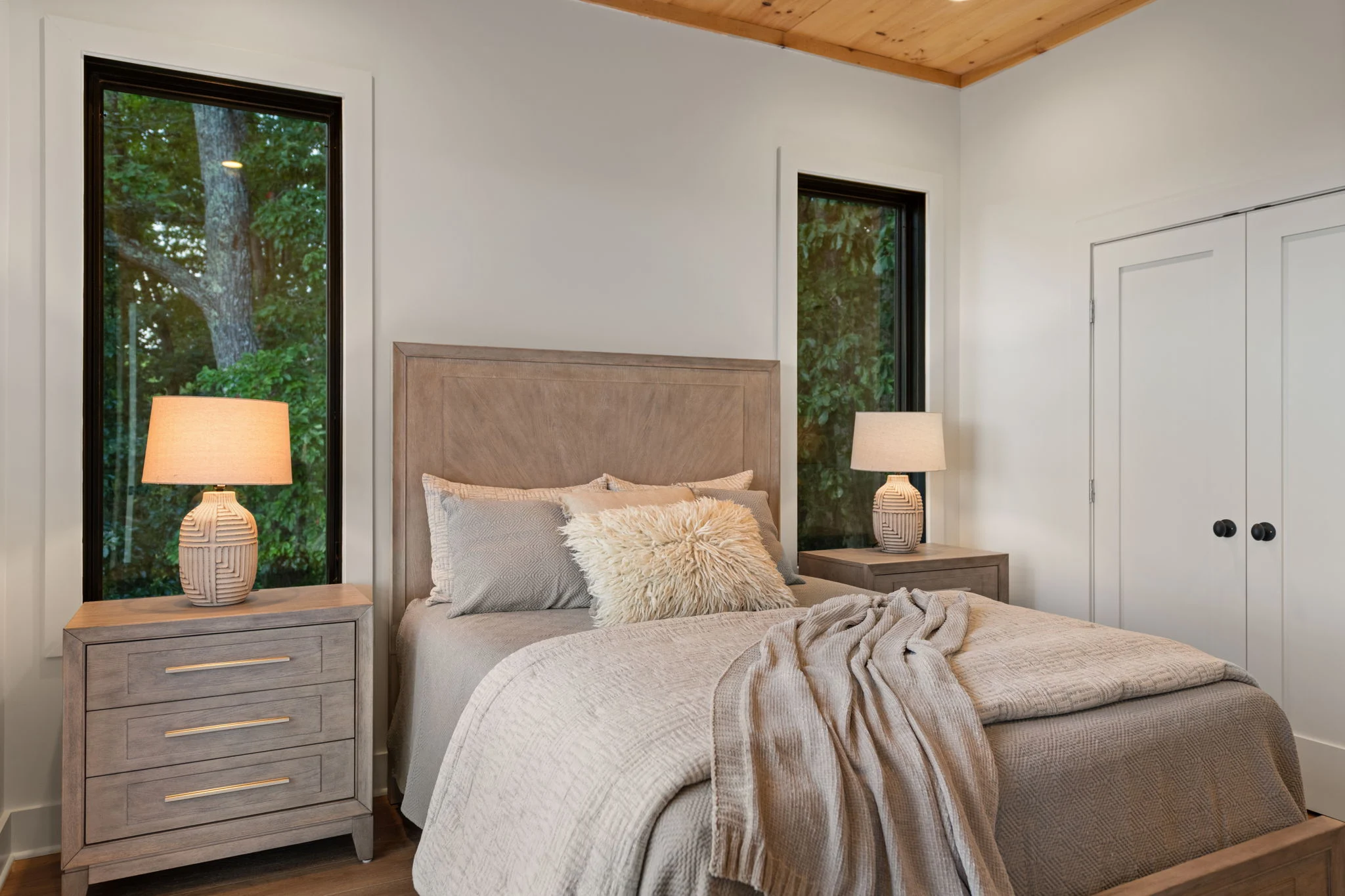 Main-level queen bedroom, Modern Overlook