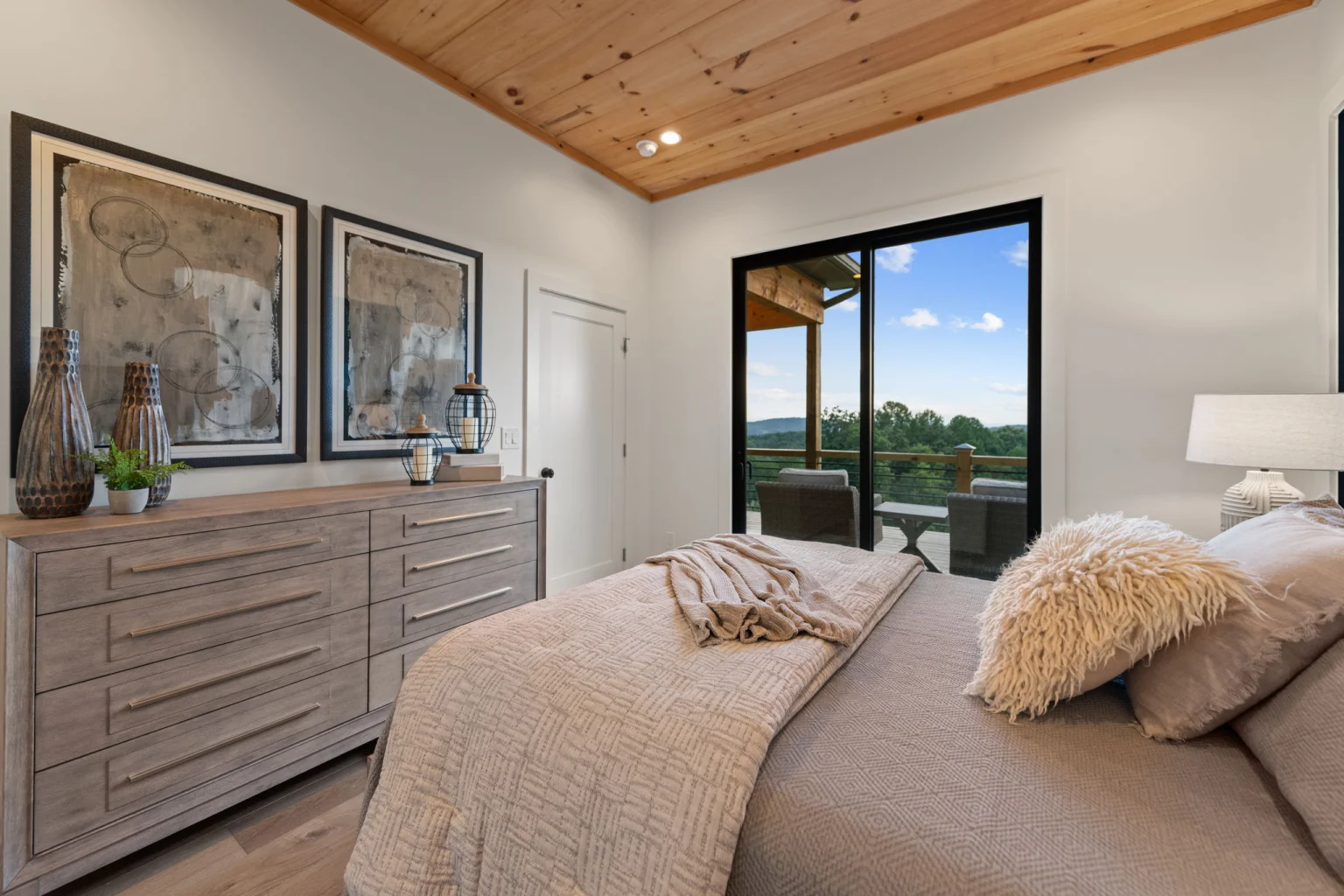 Main-level queen bedroom, Modern Overlook