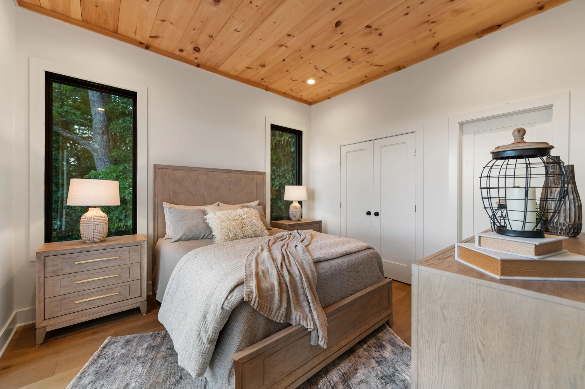 Main-level queen bedroom, Modern Overlook