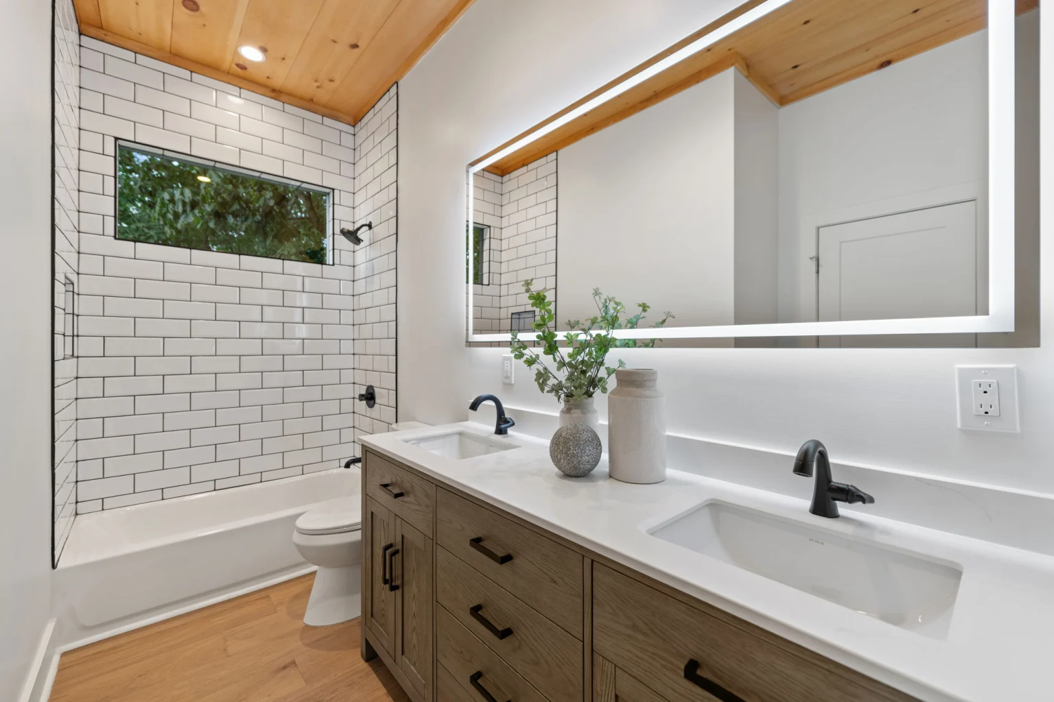 Main-level bathroom, Modern Overlook