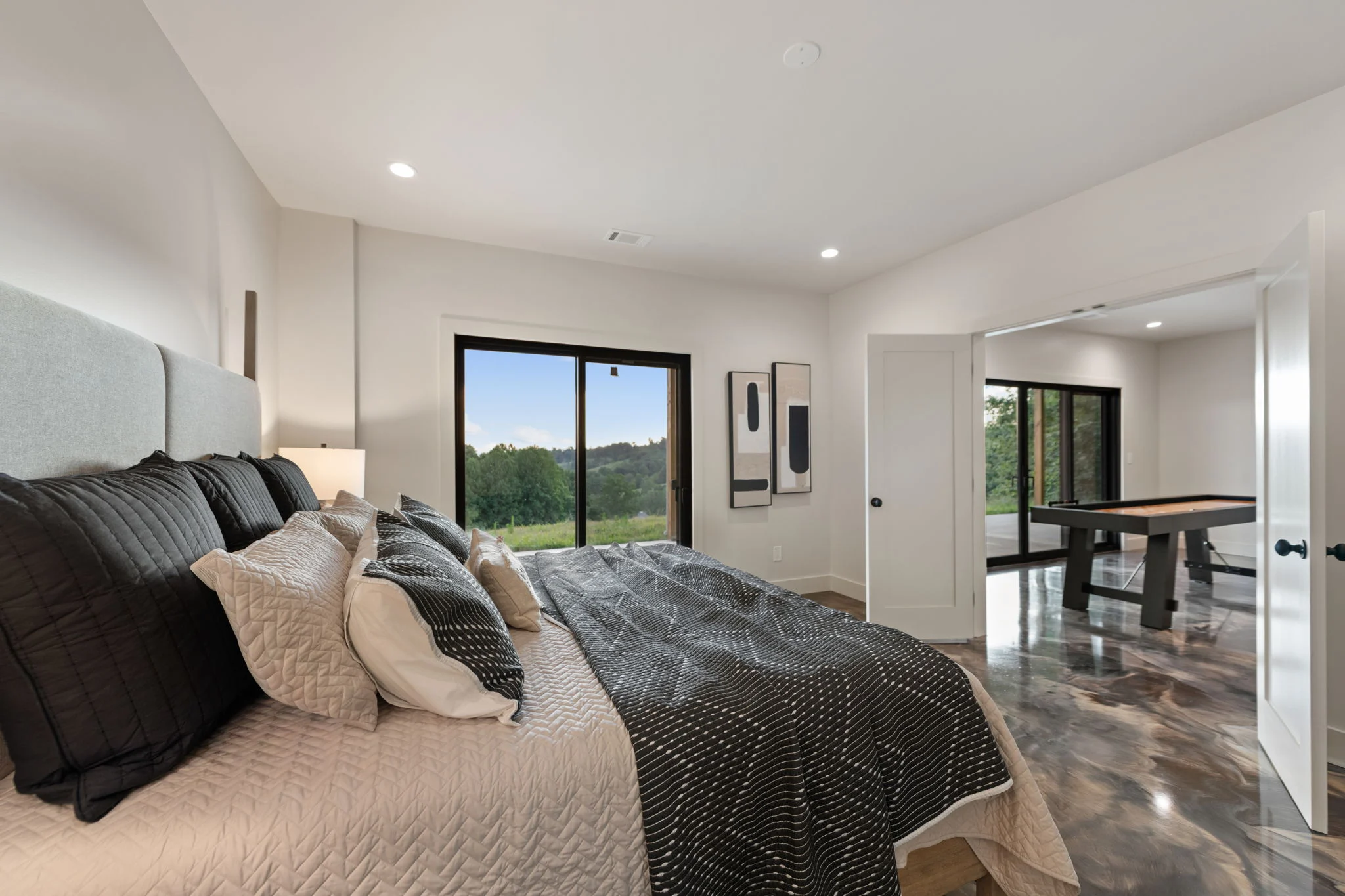 Terrace-level king bedroom, Modern Overlook