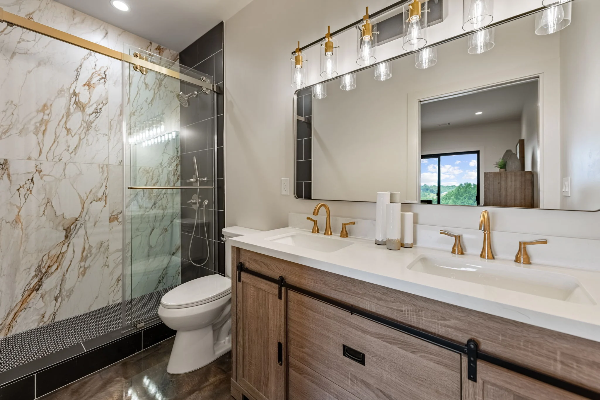 Bathroom with a glass shower, Modern Overlook