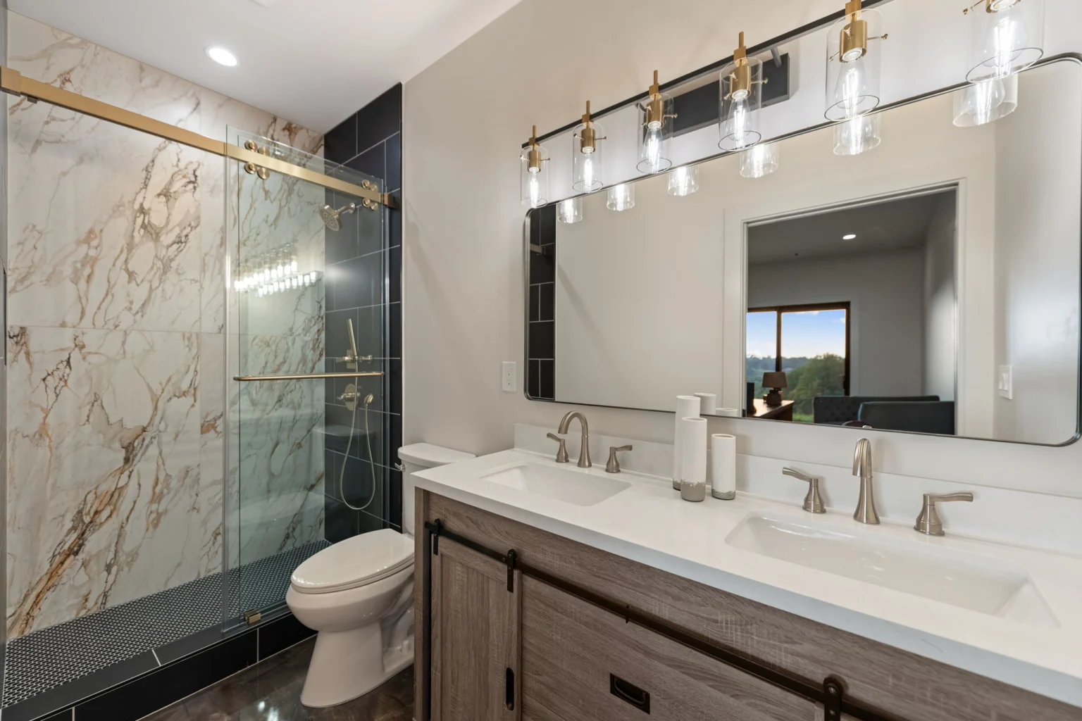 Bathroom with a glass shower, Modern Overlook