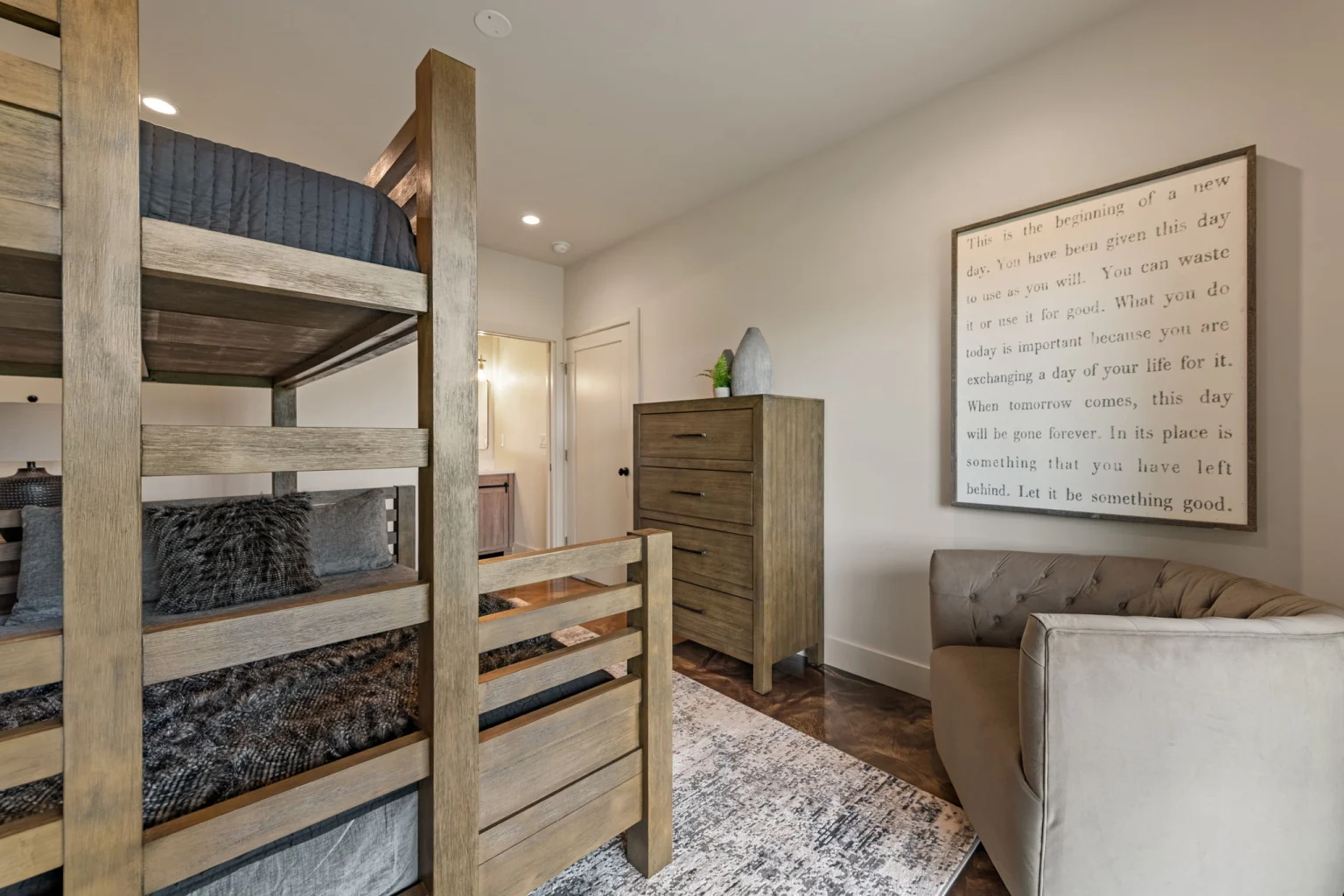 Second bunk room, Modern Overlook
