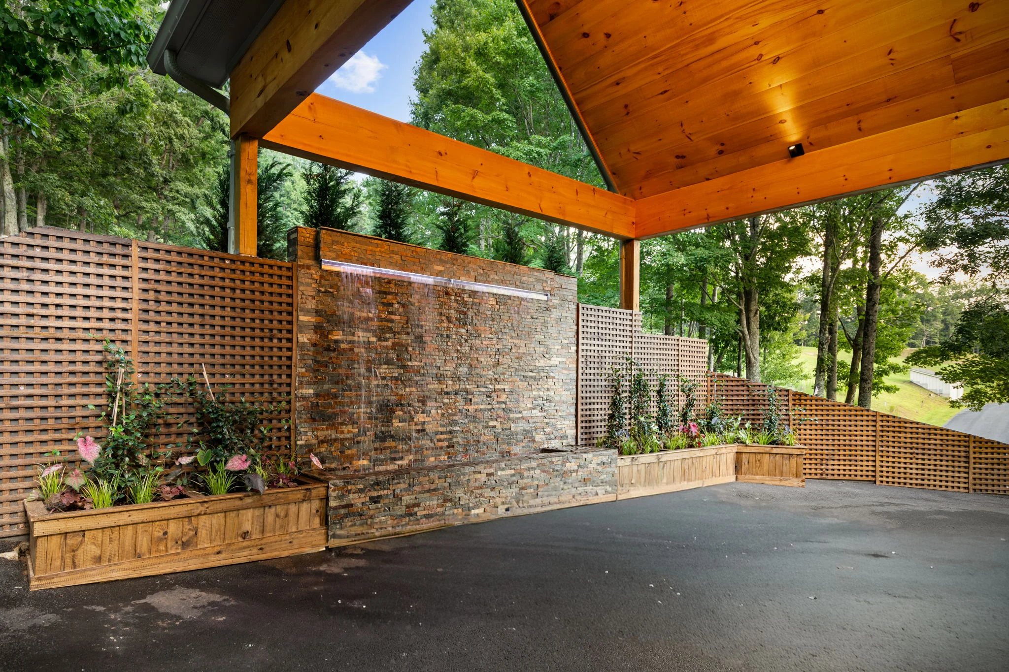 Covered entry with a stone water wall, Modern Overlook