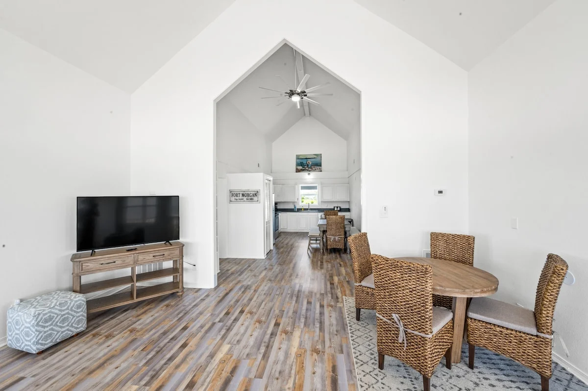 Sitting area with TV and round table, Sands of Time