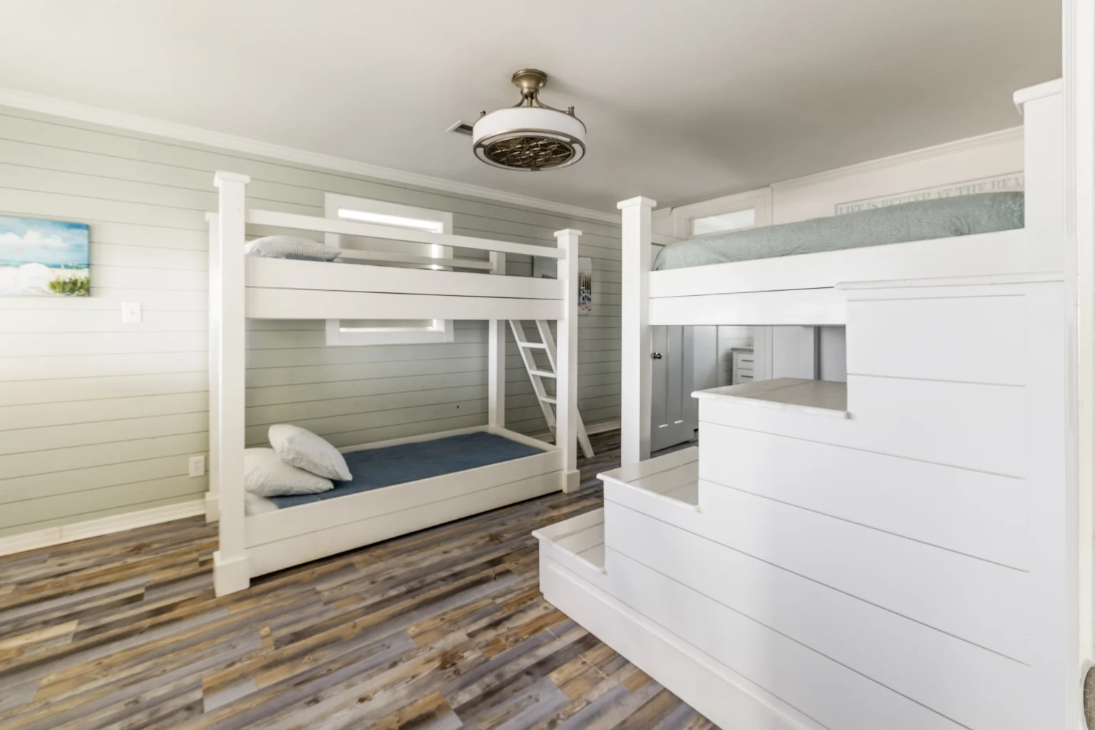 Bunk room with four built-in bunks, Sands of Time