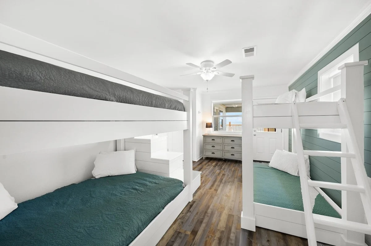 Built-in bunks with ladder, Sands of Time
