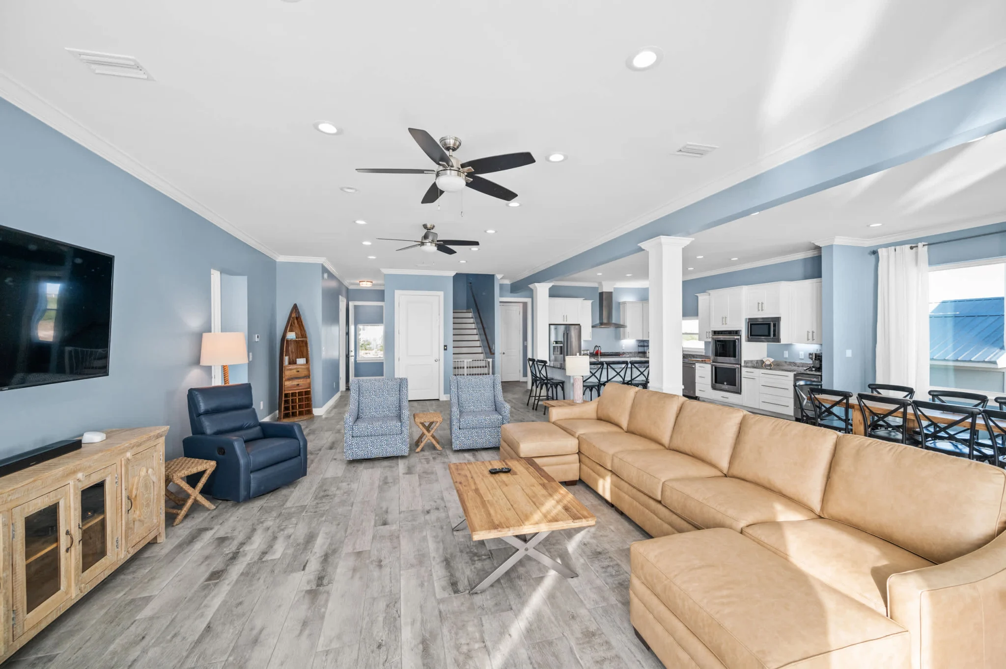 Main living room with the kitchen and dining table behind, Sea Bliss