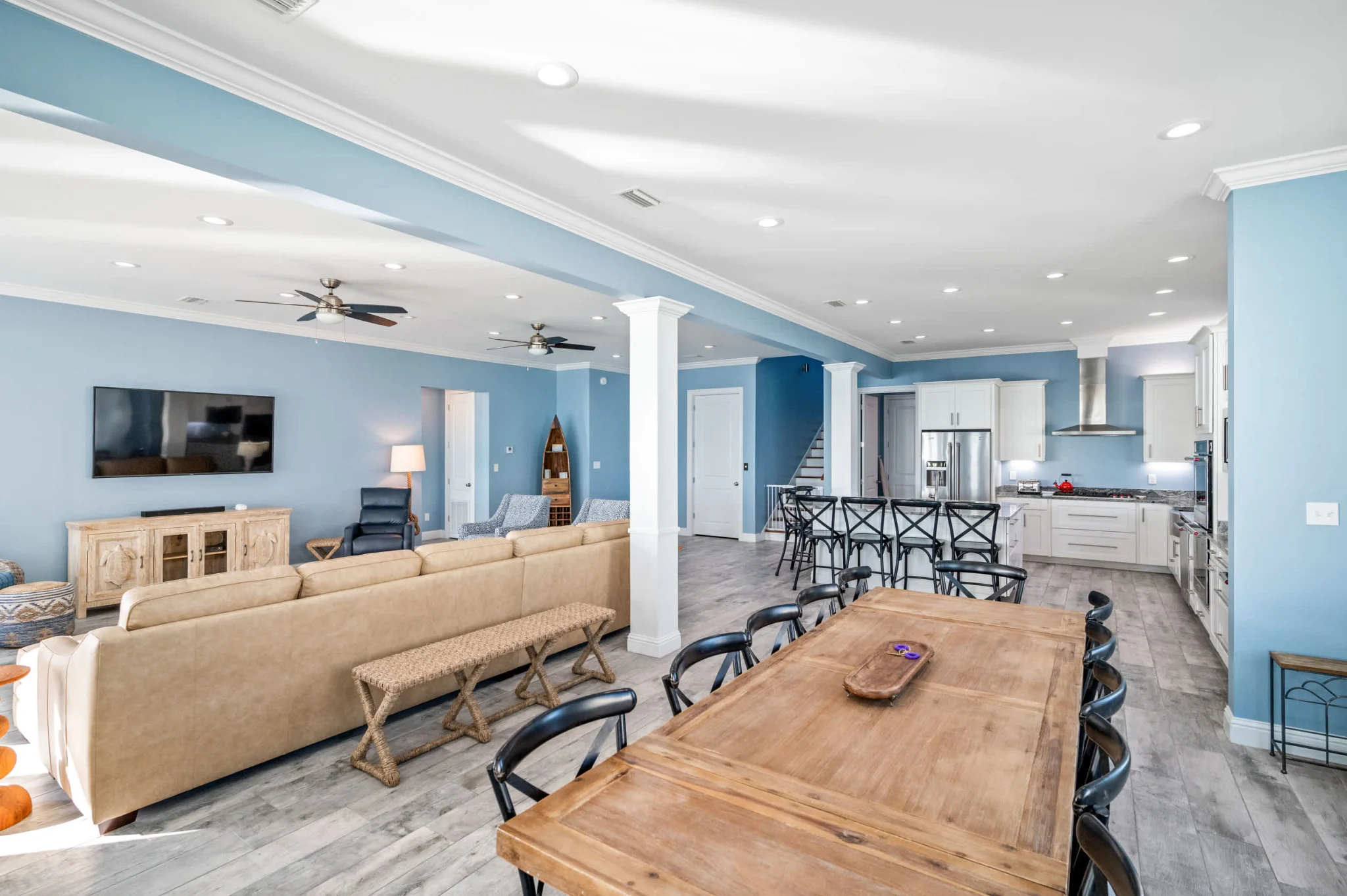 Long dining table beside the living room, Sea Bliss