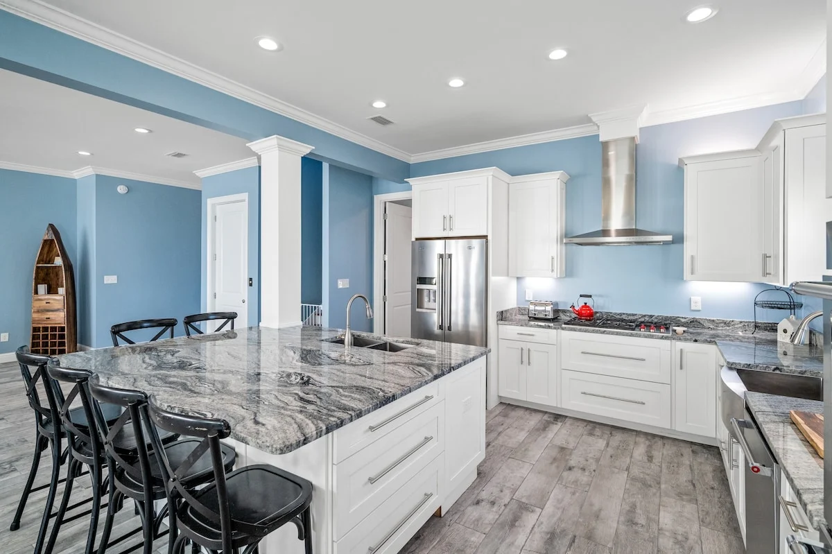 Kitchen island with bar stools, Sea Bliss