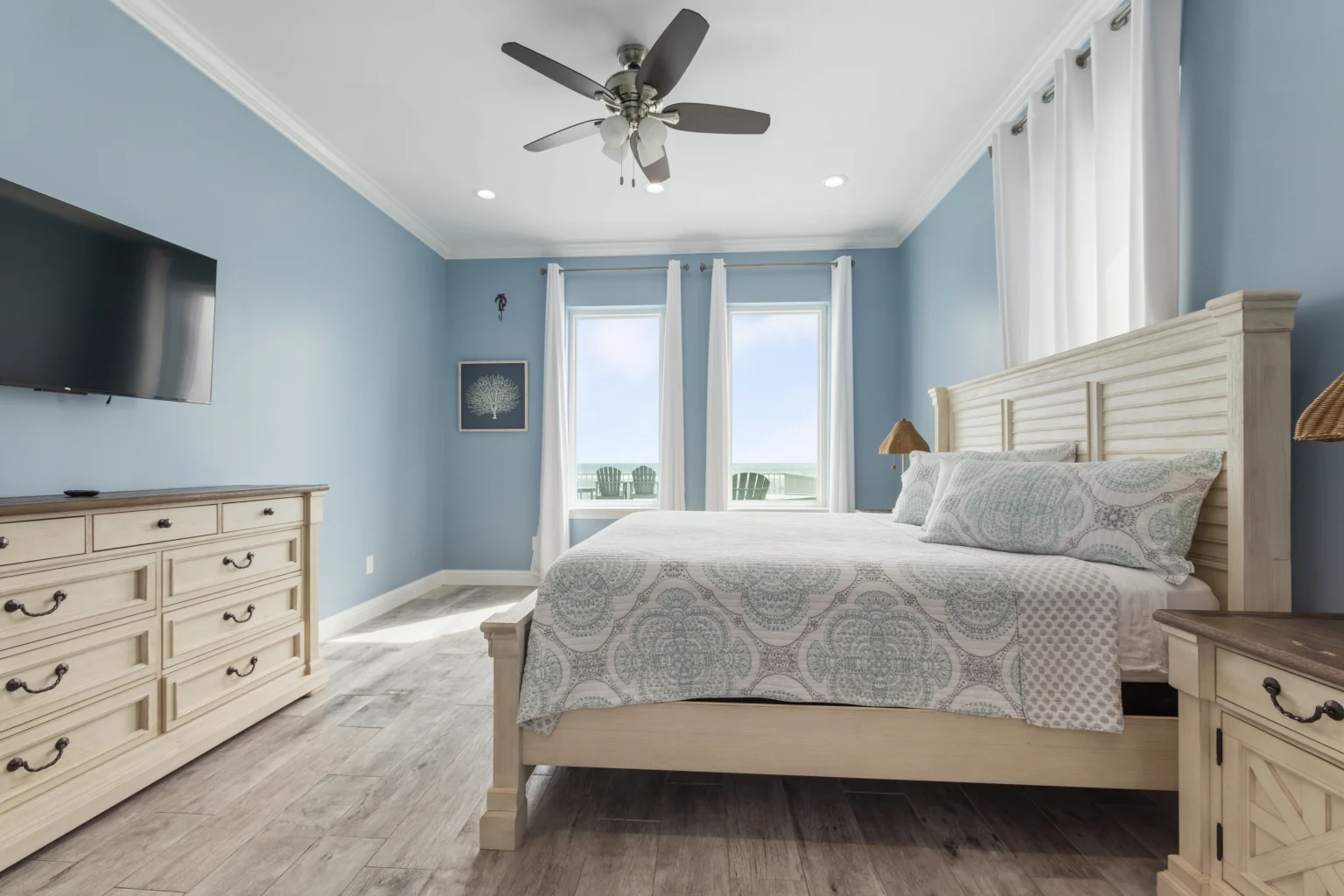King bedroom with whitewashed furniture, Sea Bliss