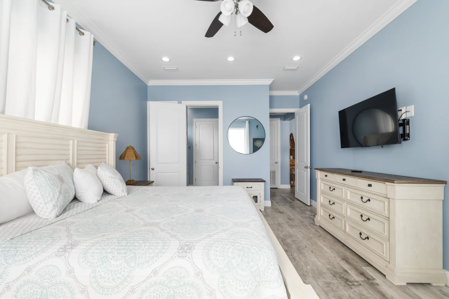 King bedroom with TV and dresser, Sea Bliss