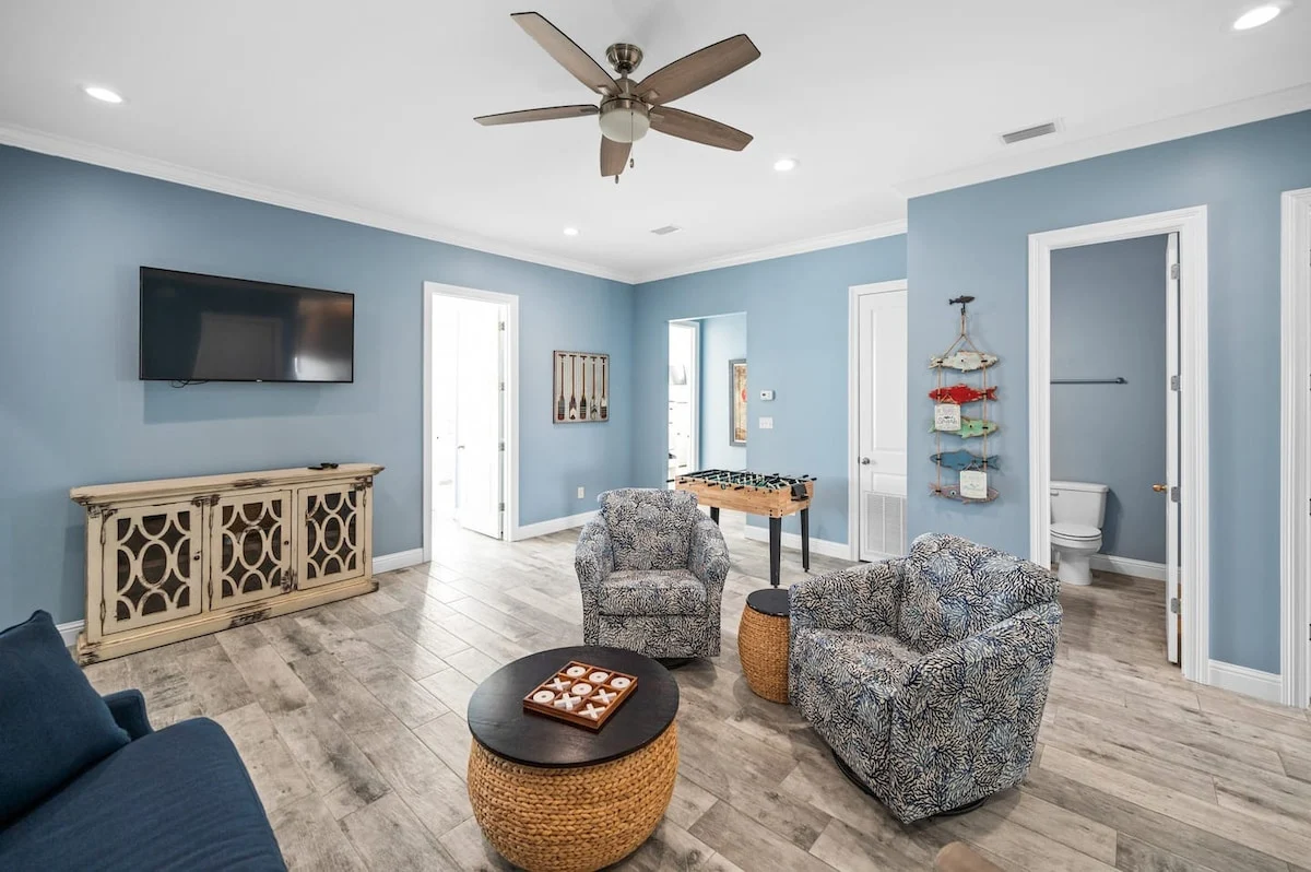 Second living area with TV and foosball table, Sea Bliss