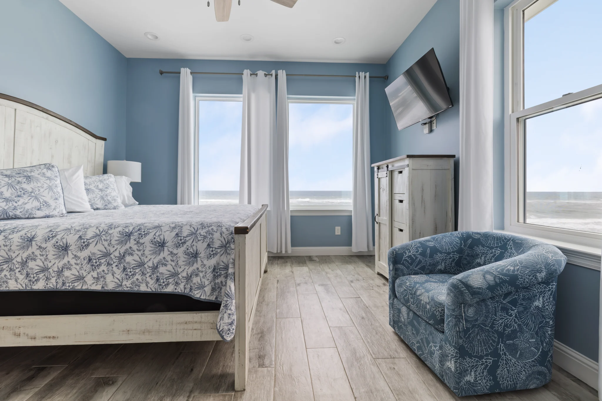 King bedroom with blue armchair and Gulf view, Sea Bliss