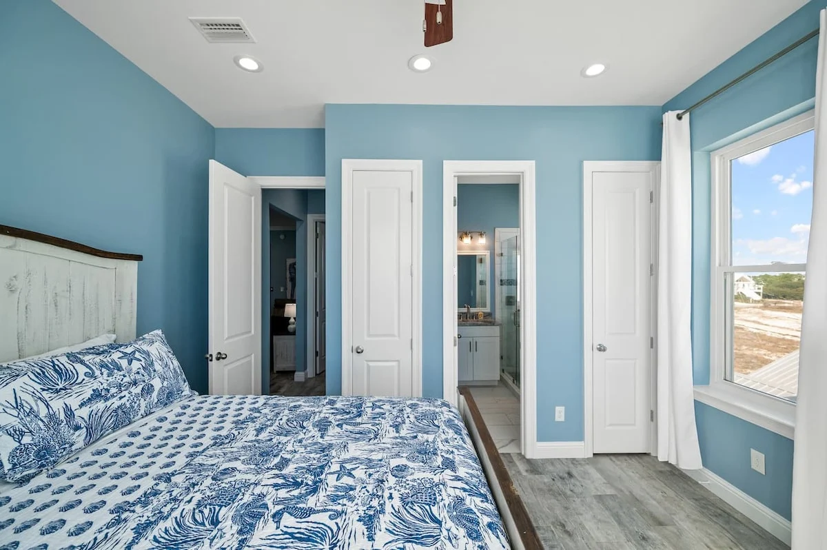King bedroom with blue floral bedding, Sea Bliss