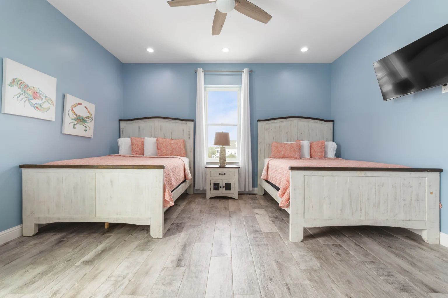 Queen bedroom with two queen beds, Sea Bliss