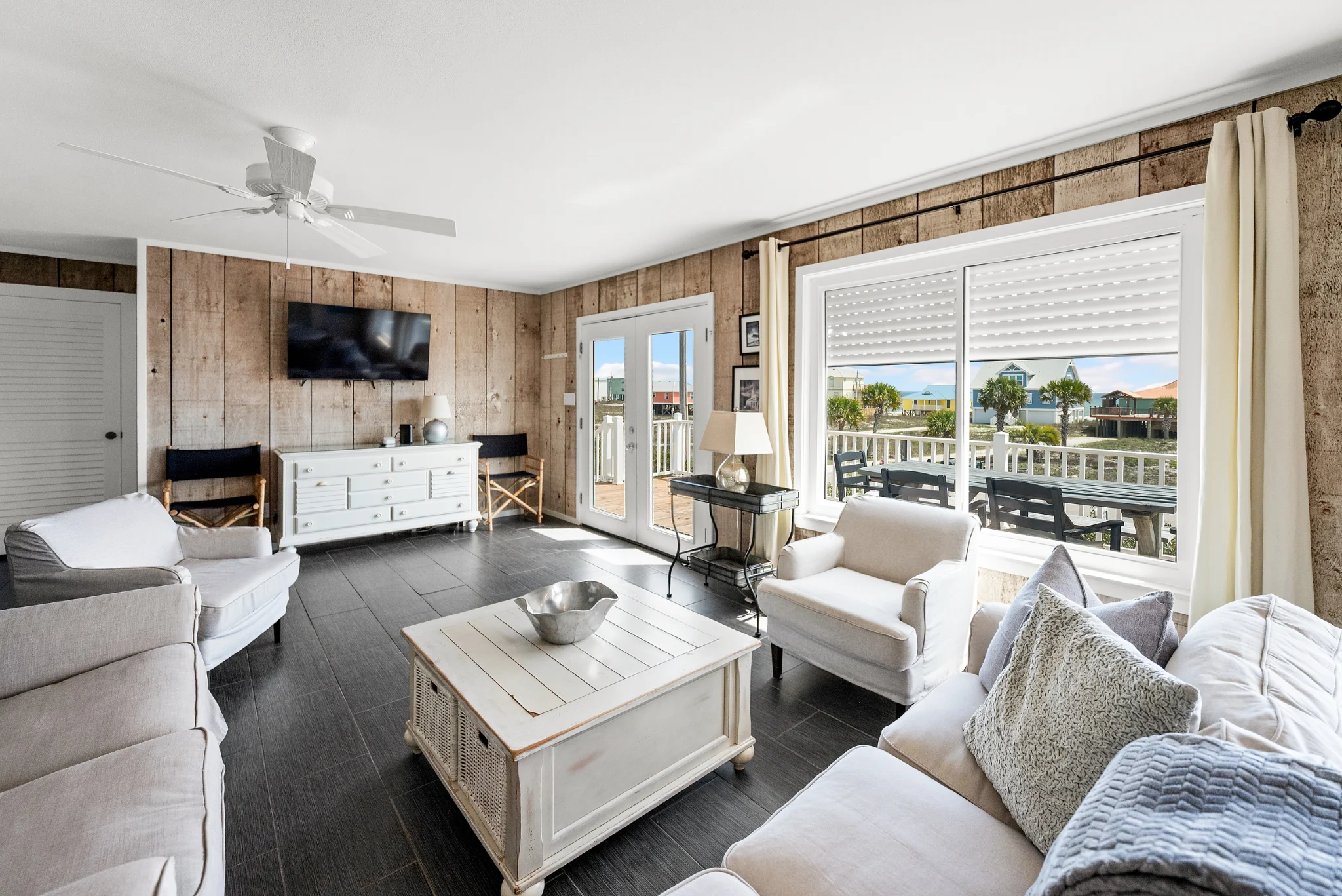 Living room with TV and sliding doors to the porch, Sea Forever