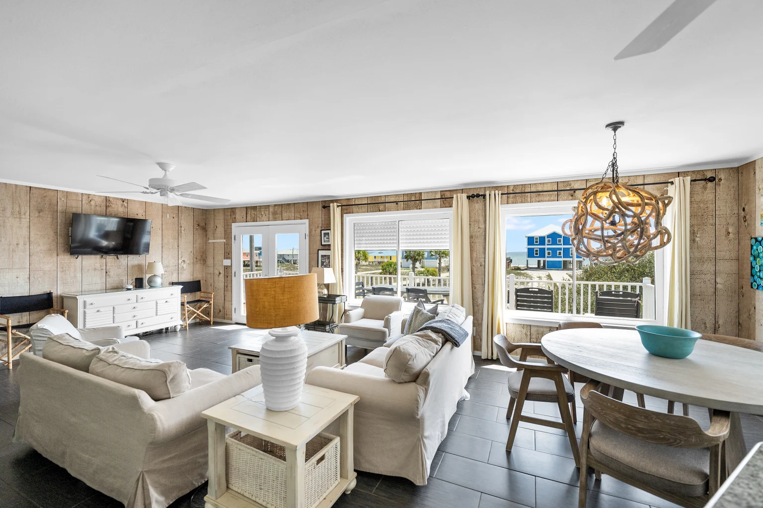 Living and dining room with a round table, Sea Forever