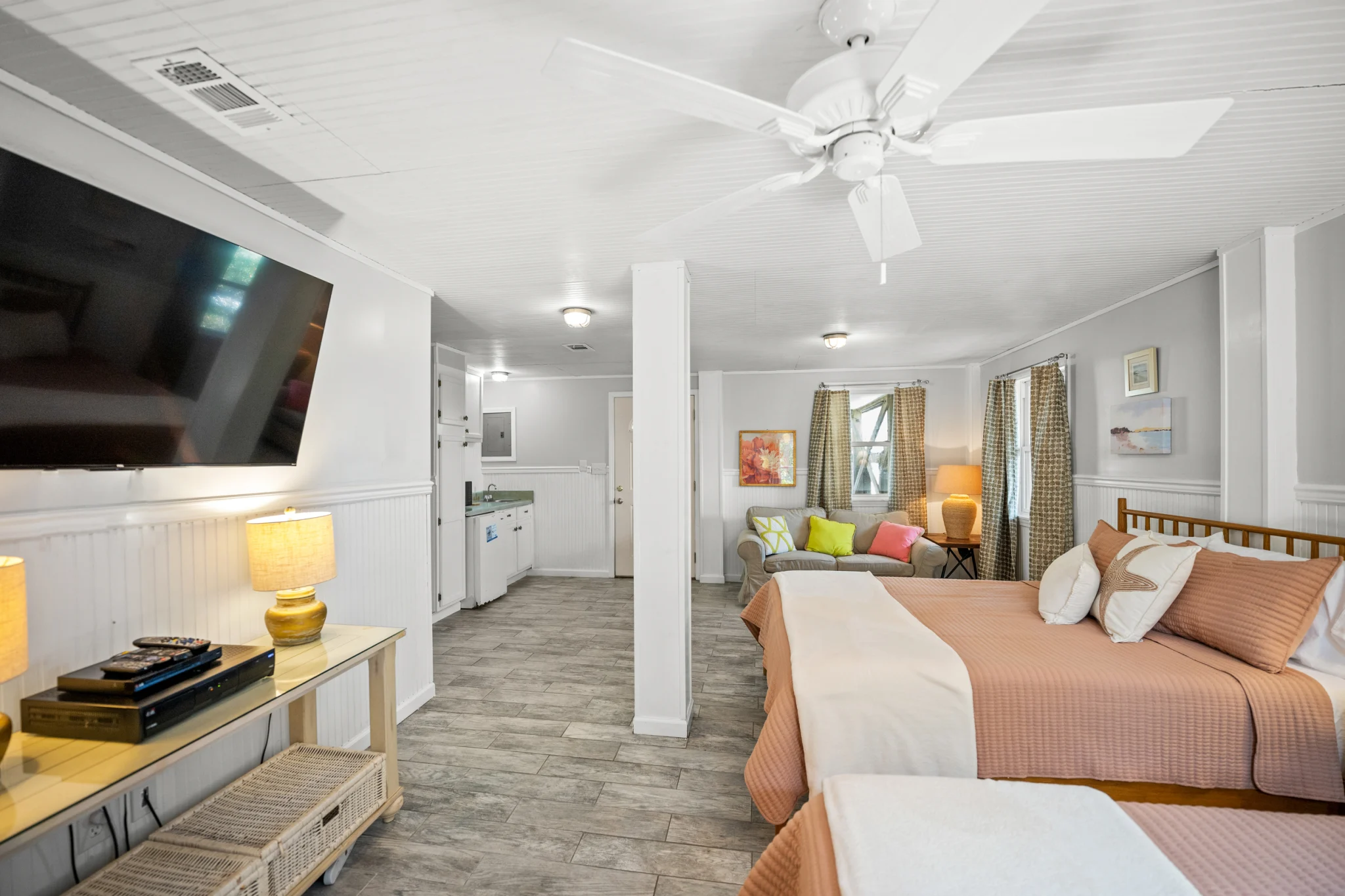 Ground-floor bunk suite with several beds, Sea Forever