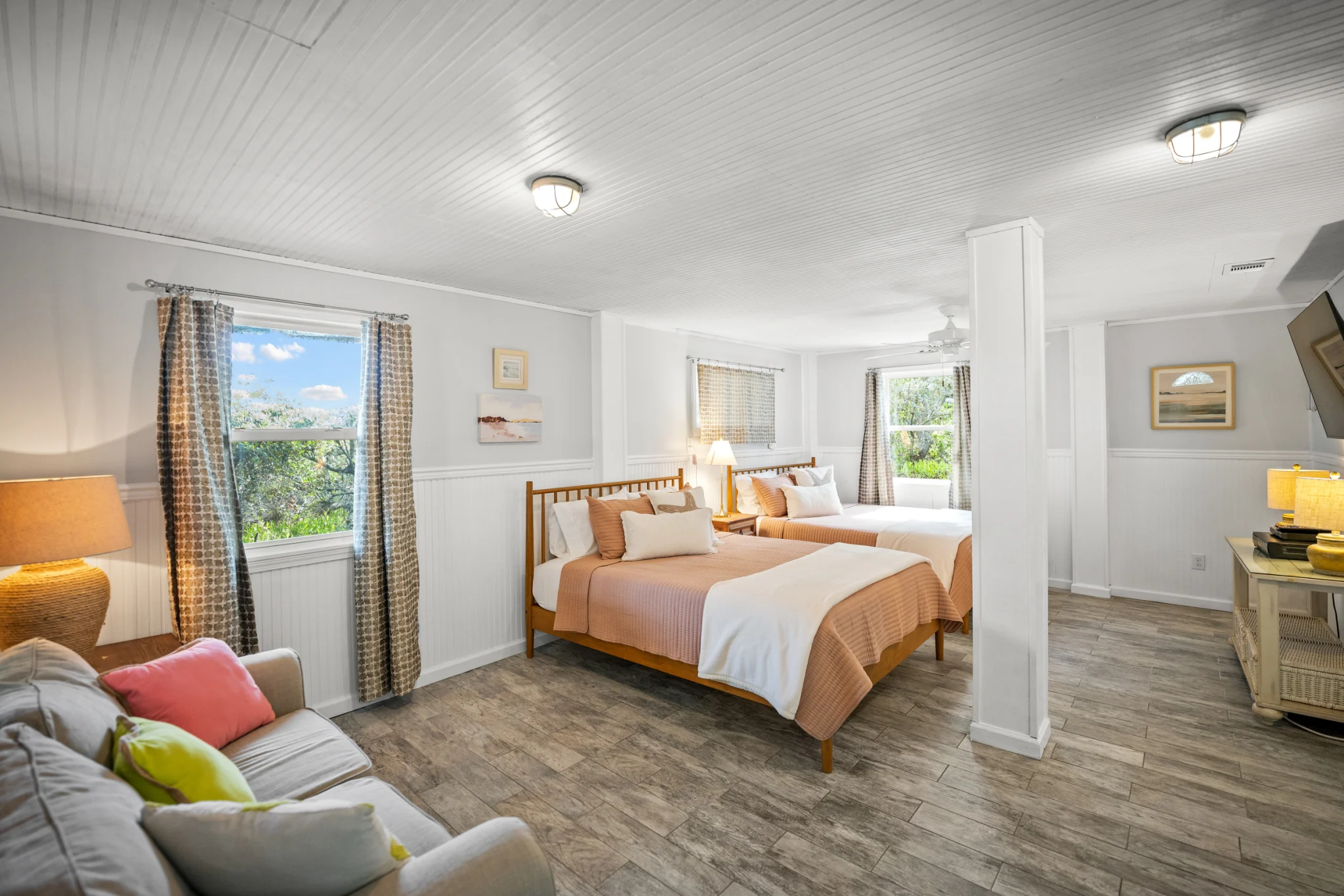 Ground-floor suite with beds and sitting area, Sea Forever