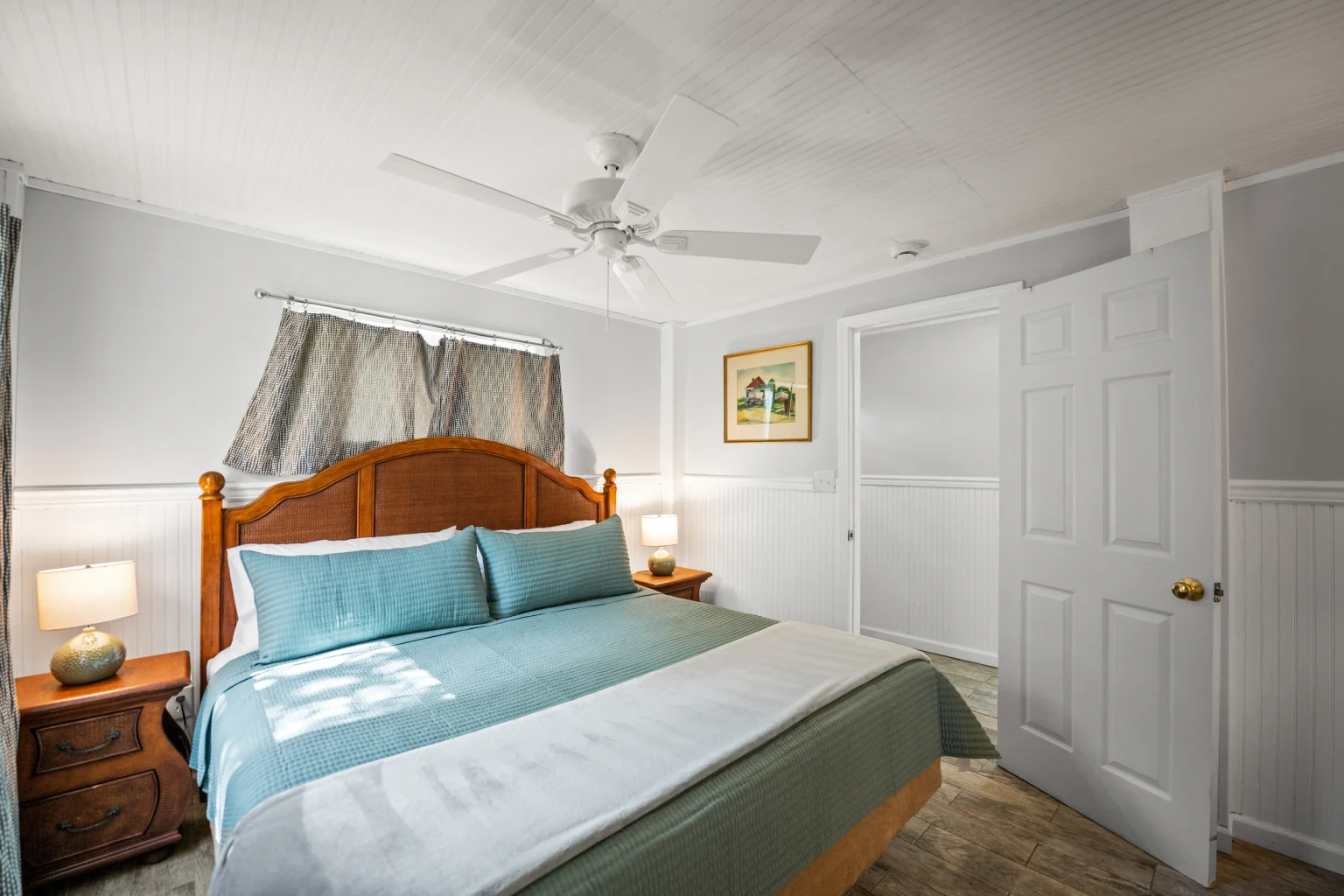Queen bedroom with closet, Sea Forever