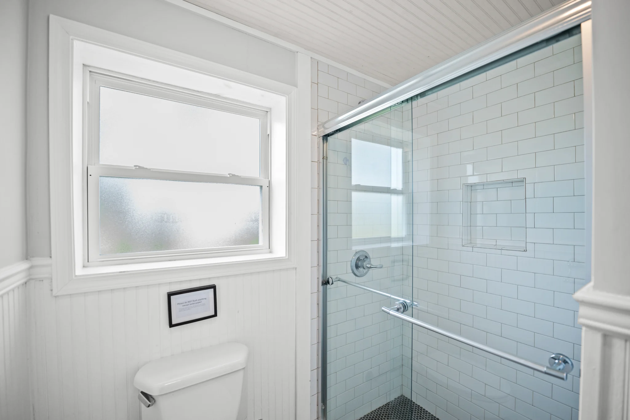 Walk-in shower with grab bar, Sea Forever