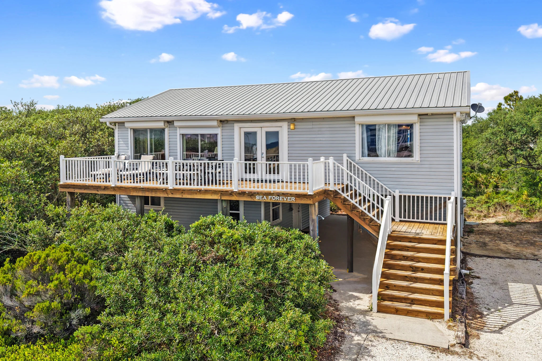 House with its long front porch, Sea Forever