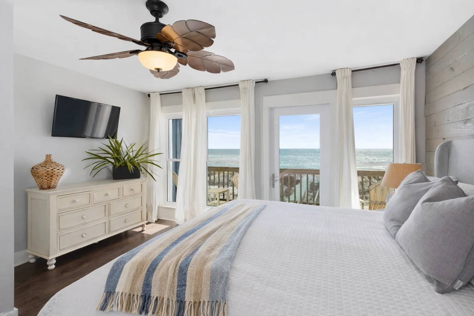 King bedroom with balcony doors and Gulf view, SouthWind West