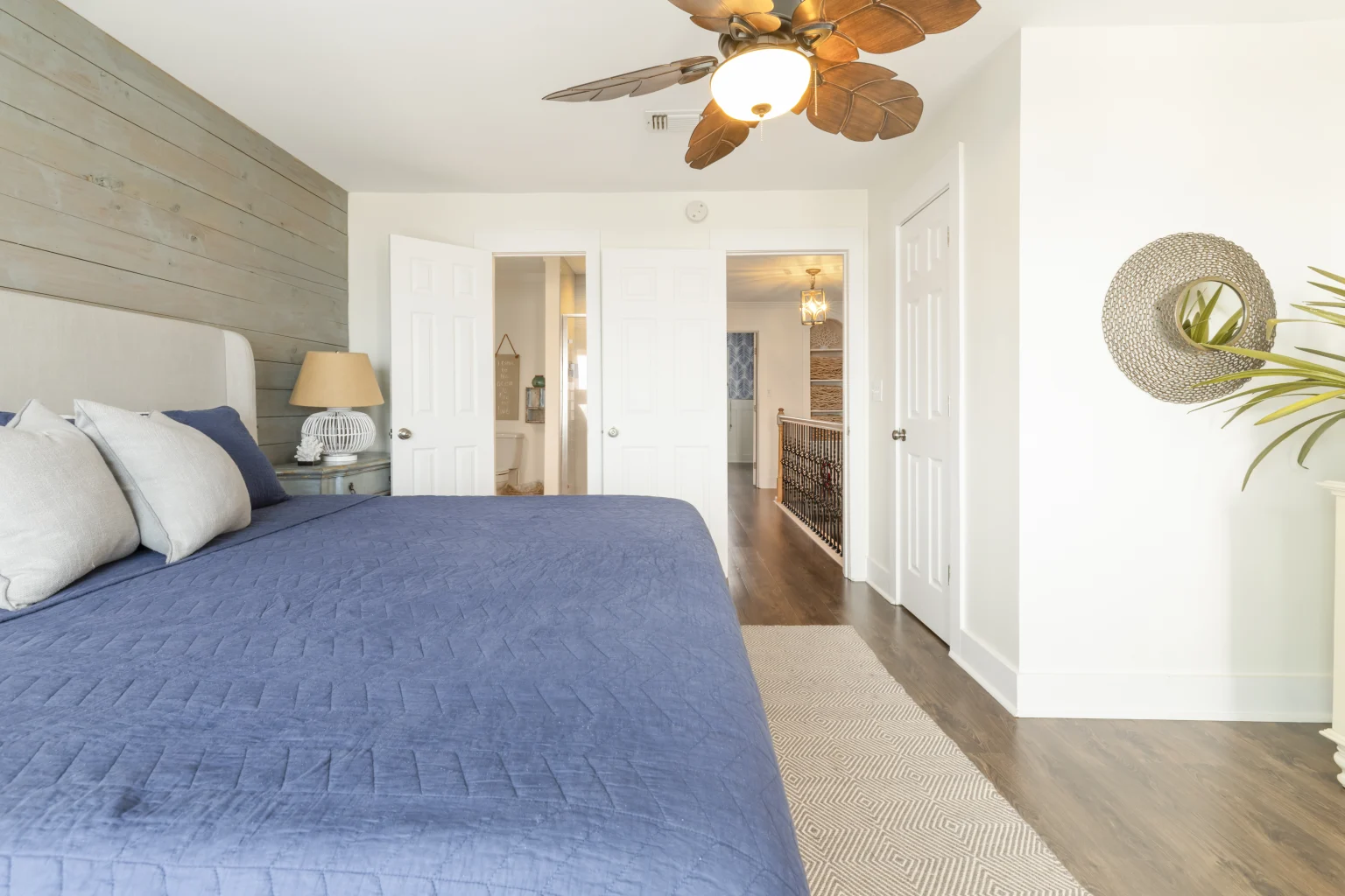 King bedroom toward the en-suite bath, SouthWind West