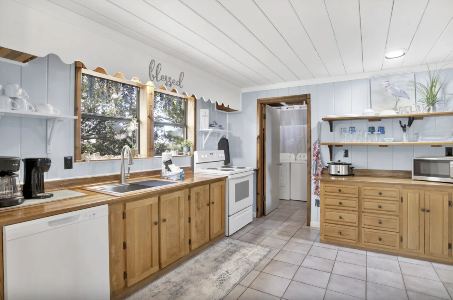 Kitchen with open shelves and pantry, Tree Tops
