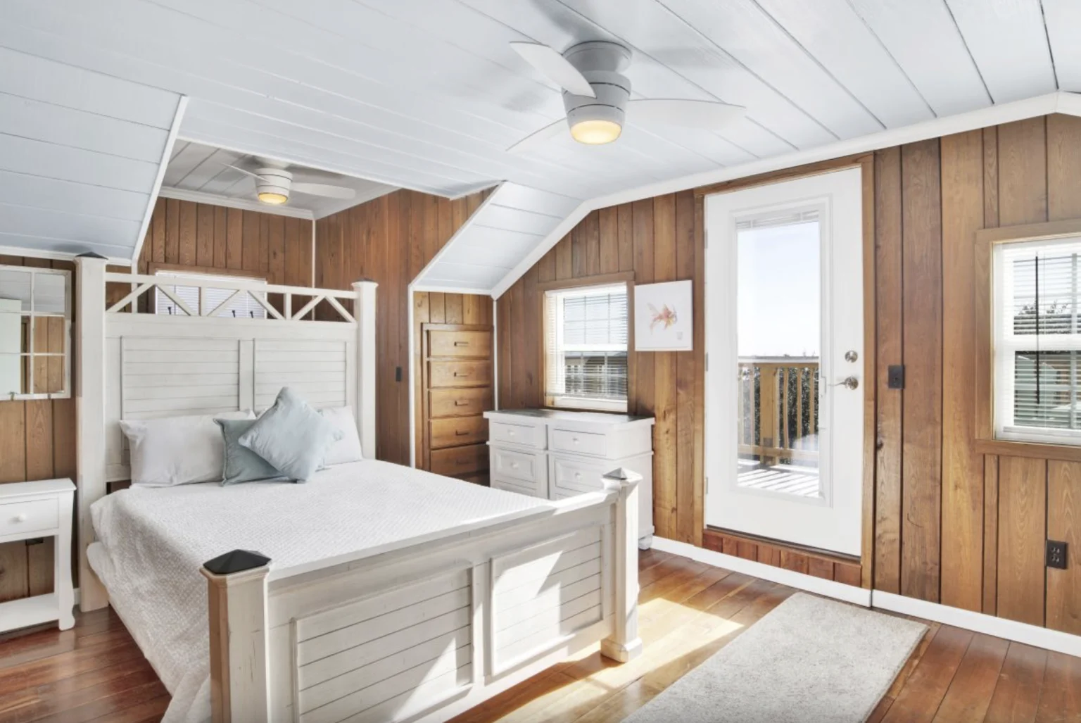 King bedroom with door to the deck, Tree Tops