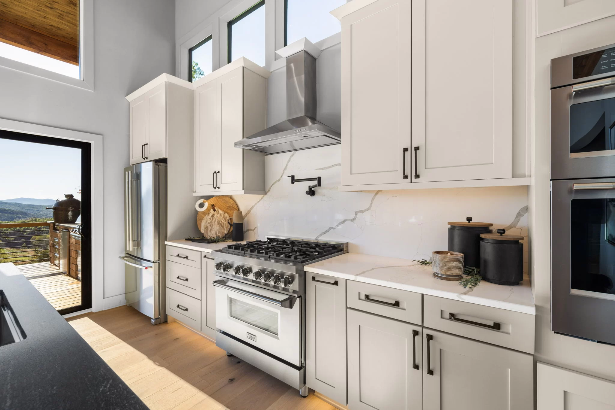 Gas range and range hood in the kitchen, View Finder II
